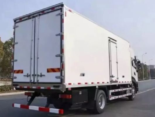 ODM 26 Ft Box Refrigerated Container Truck With Reefer 90km/H